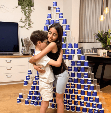 ארי ויולי בונים