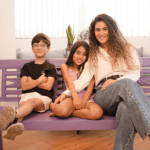 רגע משפחתי על הספסל