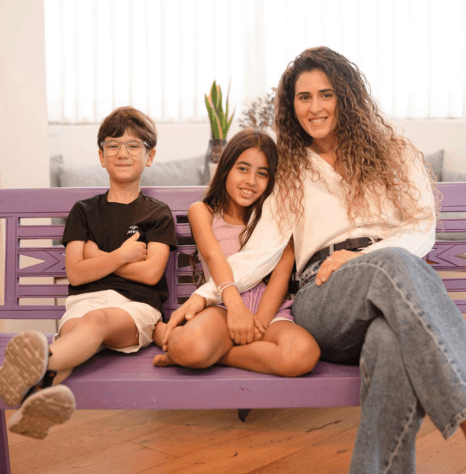 רגע משפחתי על הספסל